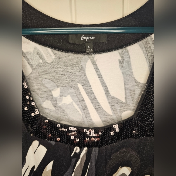 《EXPRESS》Floral Mini Dress 🥻👗《Large》 Sequin Neckline & Trim 🛒 - Picture 6 of 14